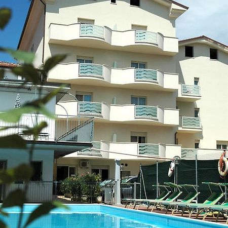 Hotel Roma Residenza Cervia Bagian luar foto