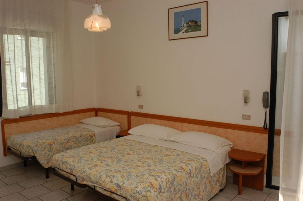 Hotel Roma Residenza Cervia Bagian luar foto