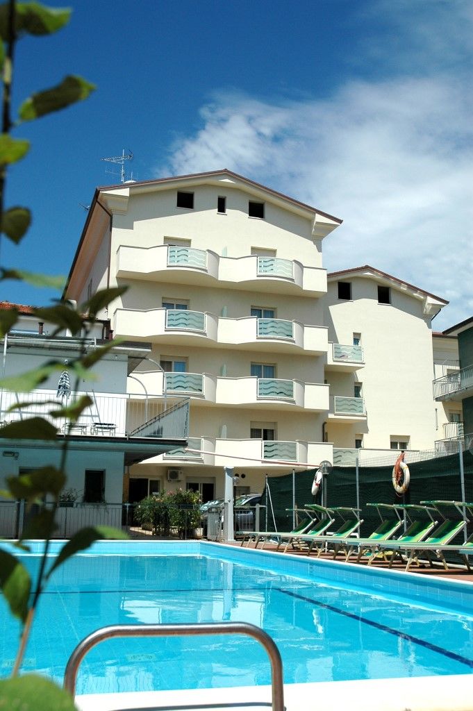 Hotel Roma Residenza Cervia Bagian luar foto